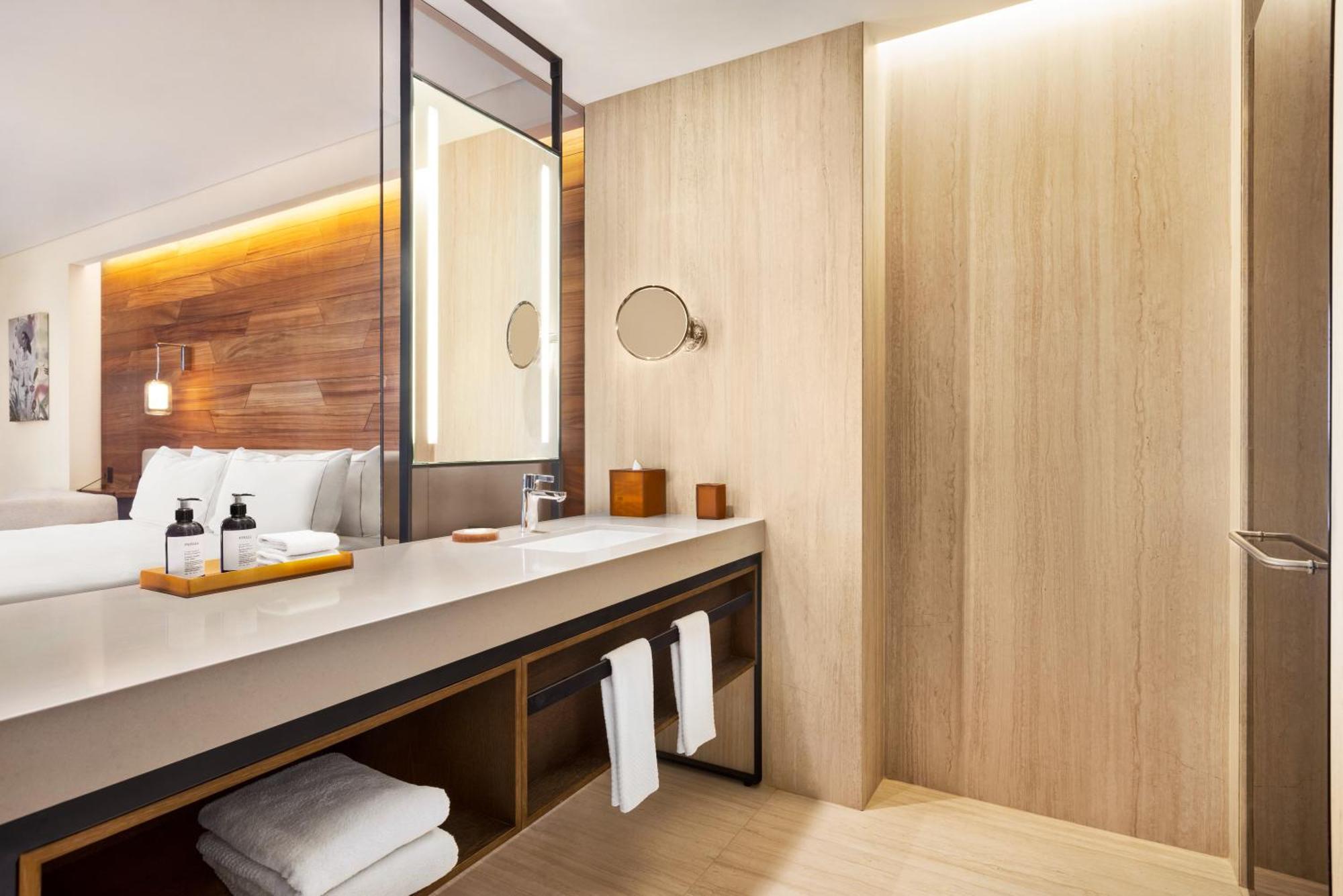 Habitación con cama extragrande y vistas al mar - planta superior